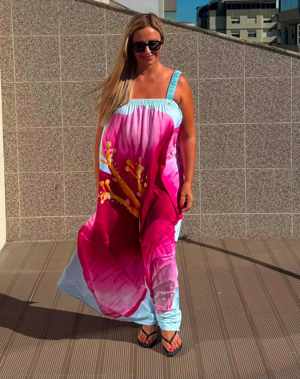 Vestido com Flor Stella Fit