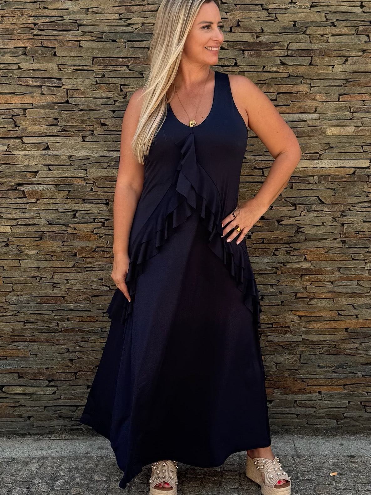 Vestido Longo Preto com Folhos