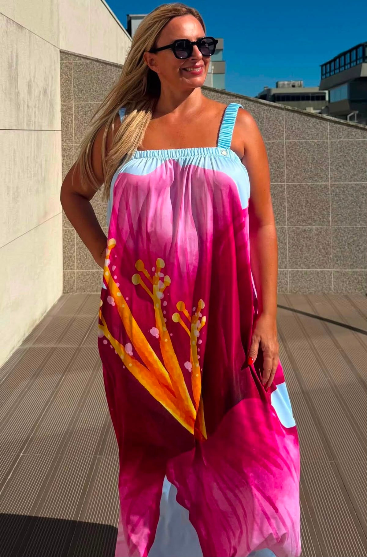Vestido com Flor Stella Fit